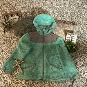 Vertical 9 Jacket. Size:10/12 girls.  Color:Teal         Extras: hood & pockets